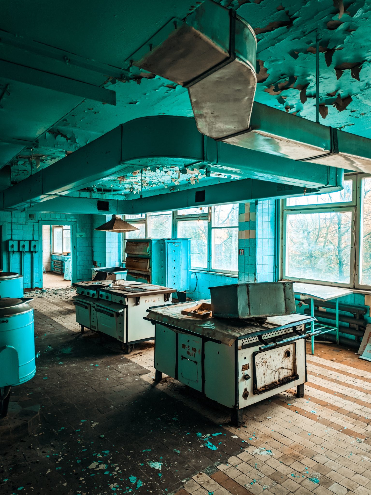 abandoned-kitchens-mansion-abandoned